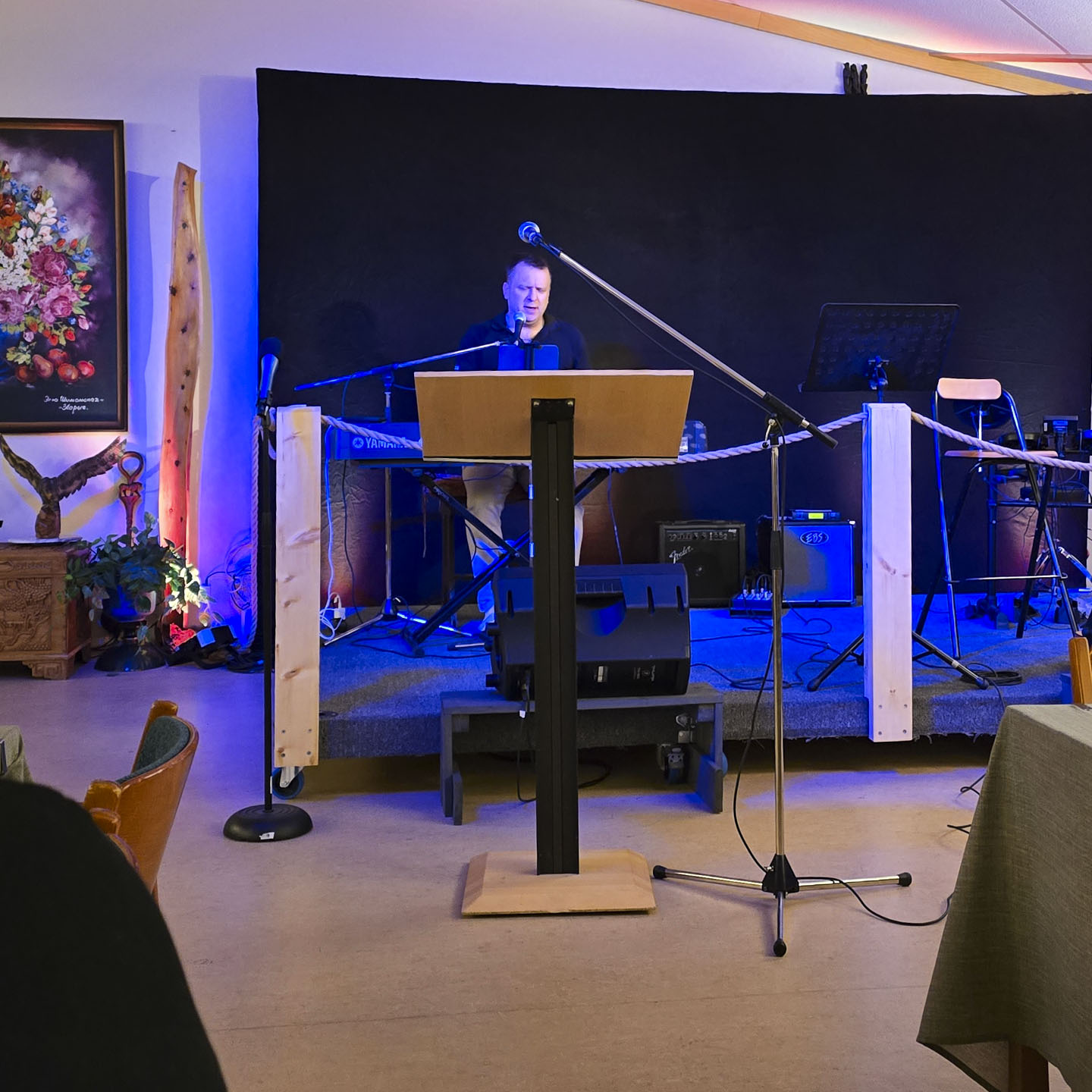 Musiker under bönemöte.